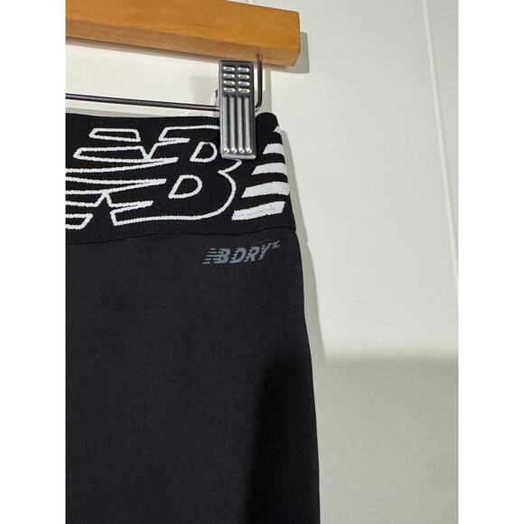 New Balance | Relentless Crossover High Rise Tight | Black Leggings | Medium - Picture 4 of 11